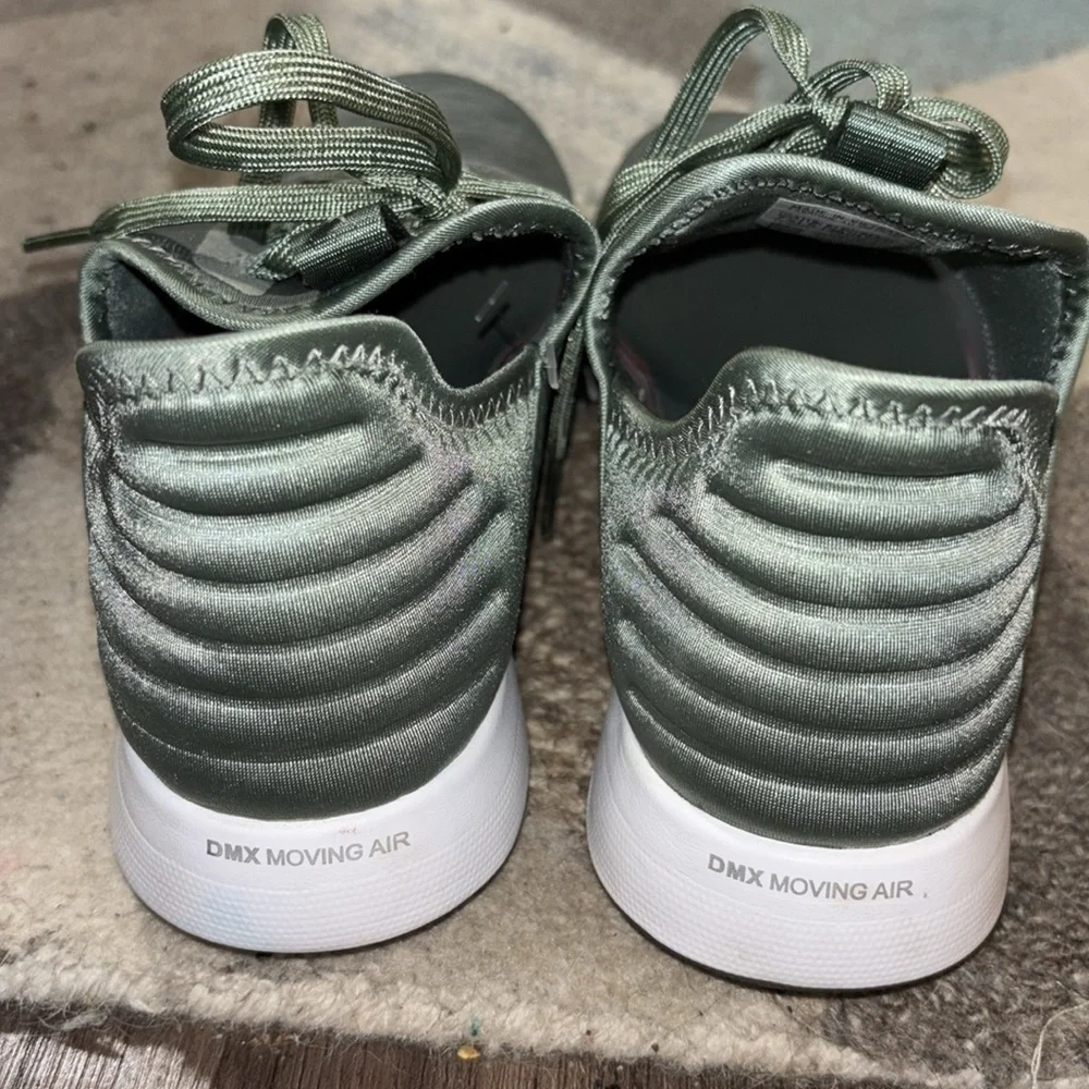 Reebok Women's 7.5 Sage Green slip on lace sneakers DMX moving air